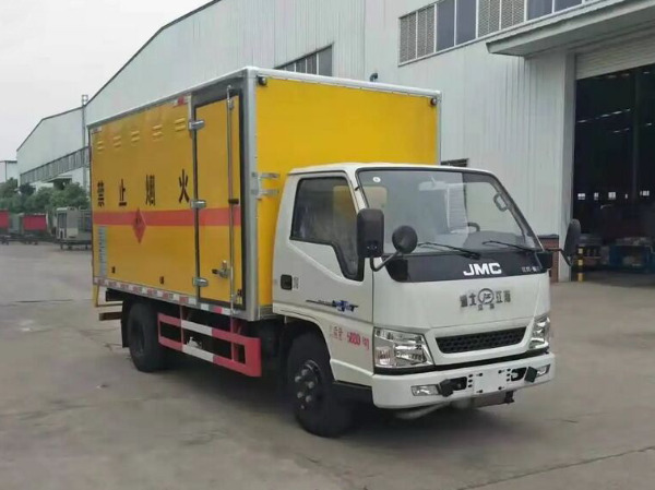 江鈴藍(lán)牌爆破器材運輸車