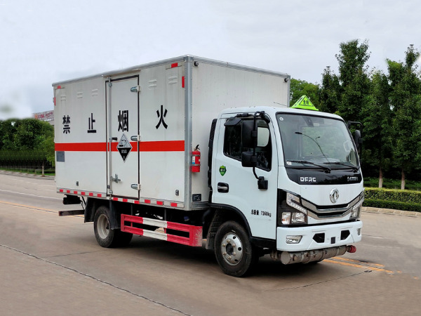 東風(fēng)4米1腐蝕性物品廂式運輸車