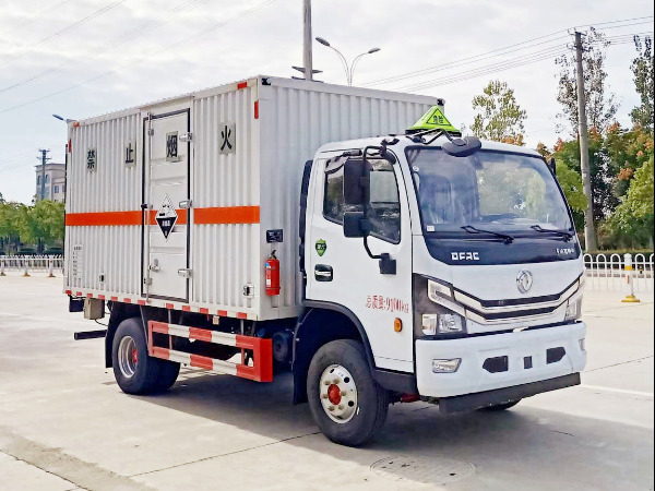 東風(fēng)5噸腐蝕性物品廂式運輸車