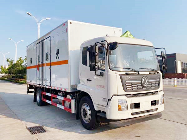 東風(fēng)天錦易燃?xì)怏w廂式運(yùn)輸車(chē)
