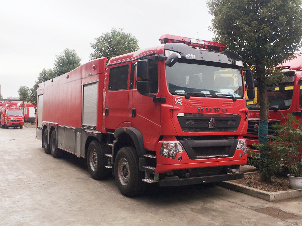 重汽25噸水罐消防車