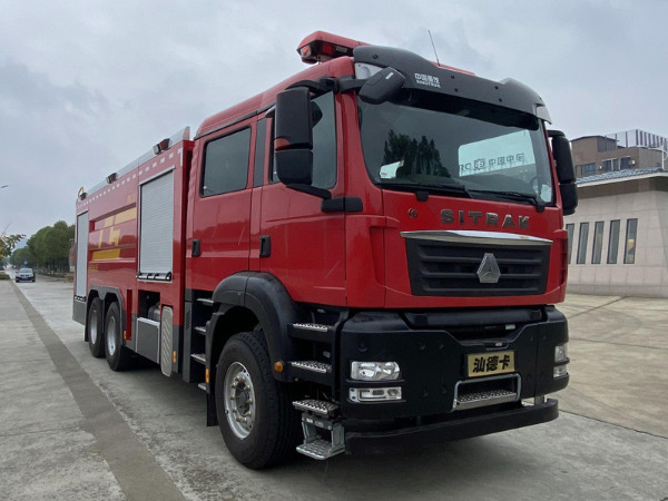 汕德卡12噸泡沫消防車(chē)
