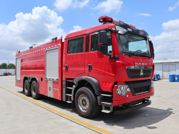 重汽17噸泡沫消防車(chē)