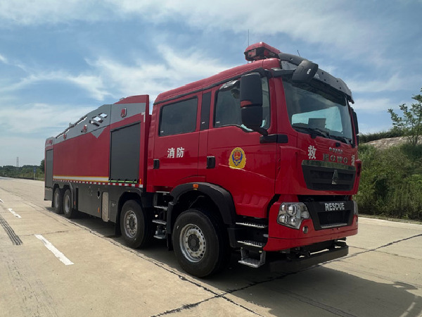 重汽18噸泡沫消防車(chē)