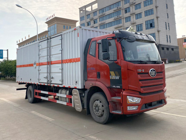 解放J6L雜項(xiàng)危險(xiǎn)物品廂式運(yùn)輸車(chē)