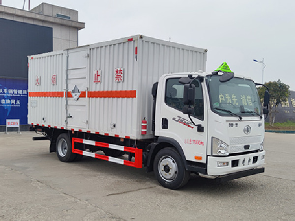 解放5米2雜項(xiàng)物品廂式運(yùn)輸車(chē)