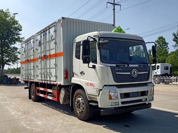 東風(fēng)天錦雜項(xiàng)物品廂式運(yùn)輸車(chē)