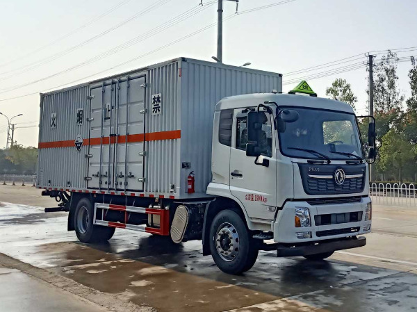 東風(fēng)天錦腐蝕性物品廂式運輸車