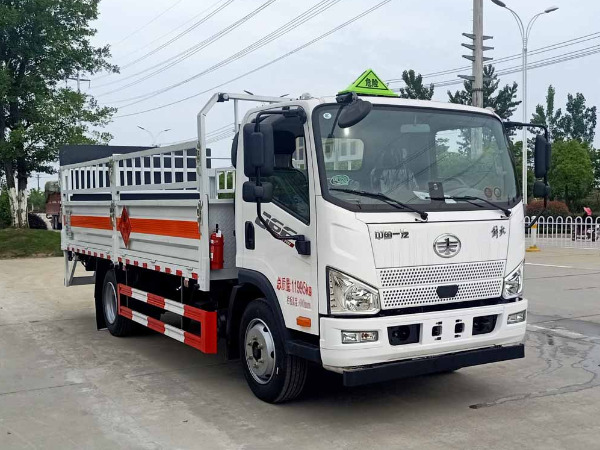 解放5米2氣瓶運(yùn)輸車(chē)