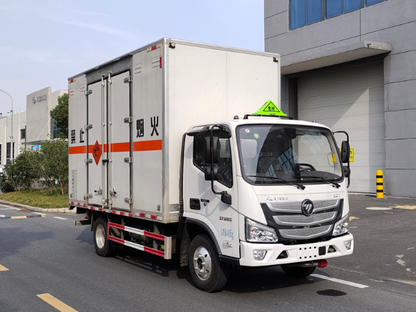 1.5噸爆破器材運(yùn)輸車(chē)