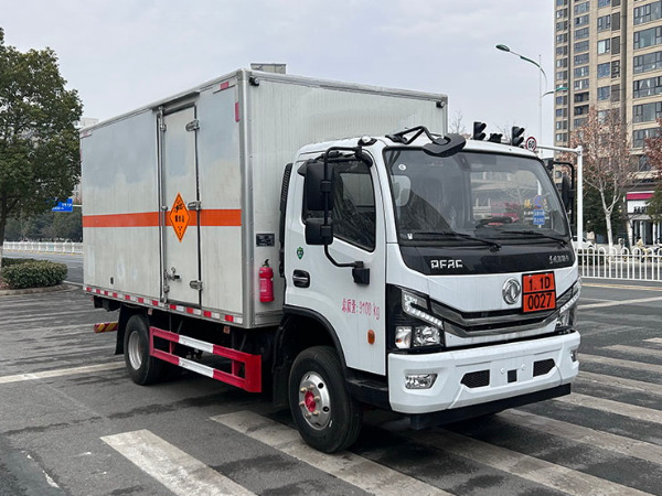 東風(fēng)多利卡5噸爆破器材運(yùn)輸車