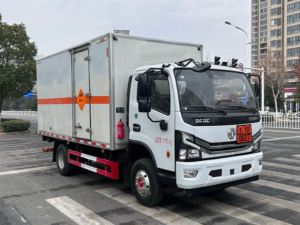 東風(fēng)5噸煙花爆竹運(yùn)輸車