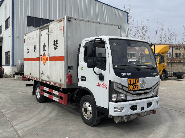 東風(fēng)4噸爆破器材運(yùn)輸車