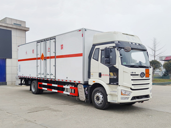 解放8米6爆破器材運(yùn)輸車(chē)